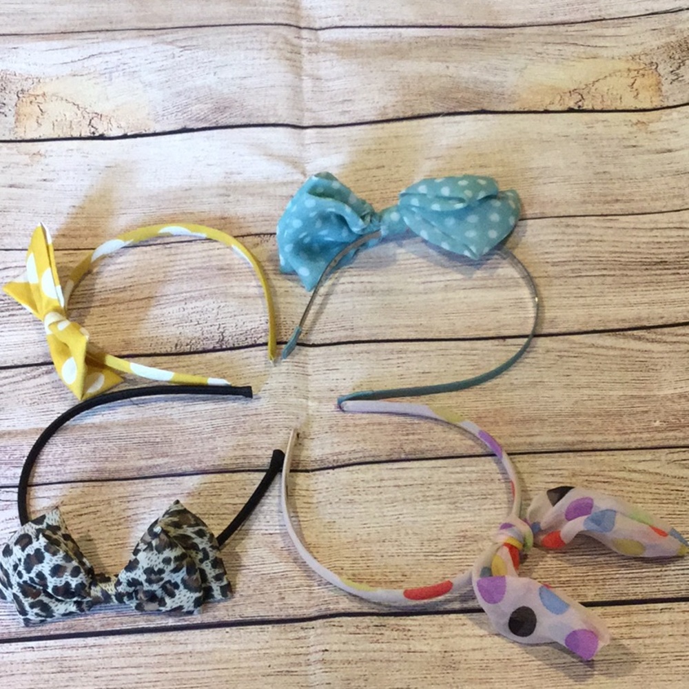 Bundle of girl’s headbands with bows.